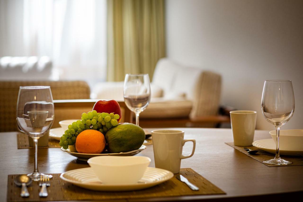 Old Two Bedroom At Galleria *