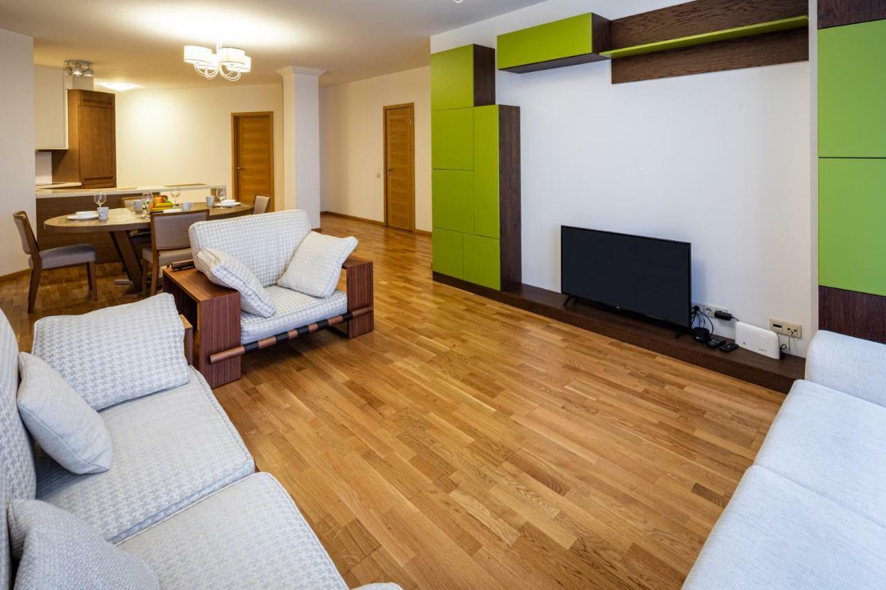 Old Two Bedroom At Galleria * Riga